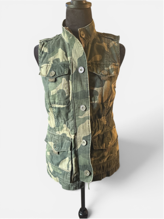 Abercrombie & Fitch Jackets & Blazers - Abercrombie & Fitch Camo Vest - Size S